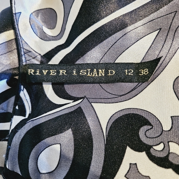 River Island Scene Stealing Stretchy Satin Mini Dress - Picture 5 of 8